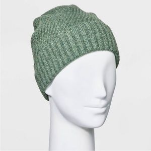 🎁 Universal thread green beanie